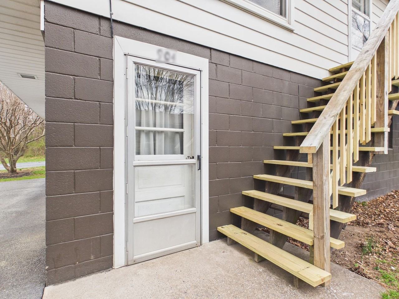 904 Mount Pleasant Rd - Photo 3 of 16