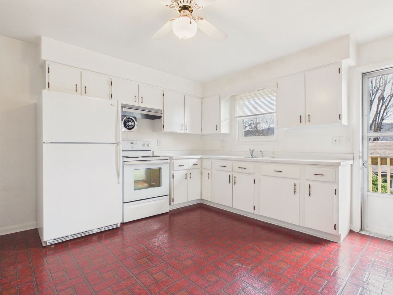 904 Mount Pleasant Rd - Photo 4 of 16