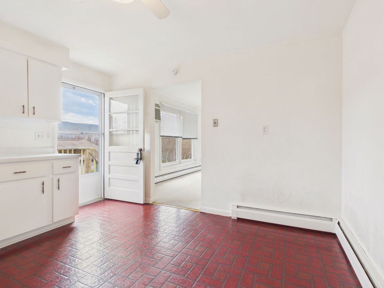 904 Mount Pleasant Rd - Photo 5 of 16