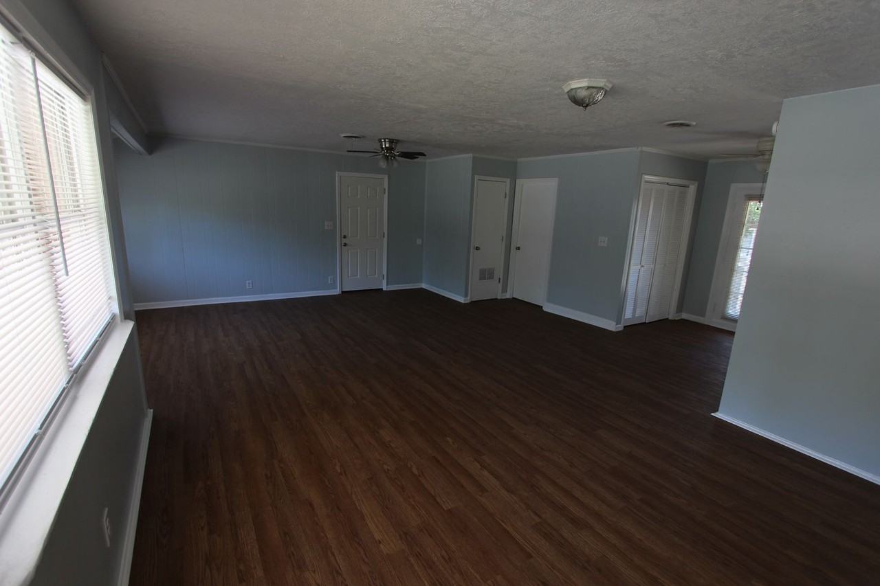 2071 Fernwood Cir - Photo 2 of 20