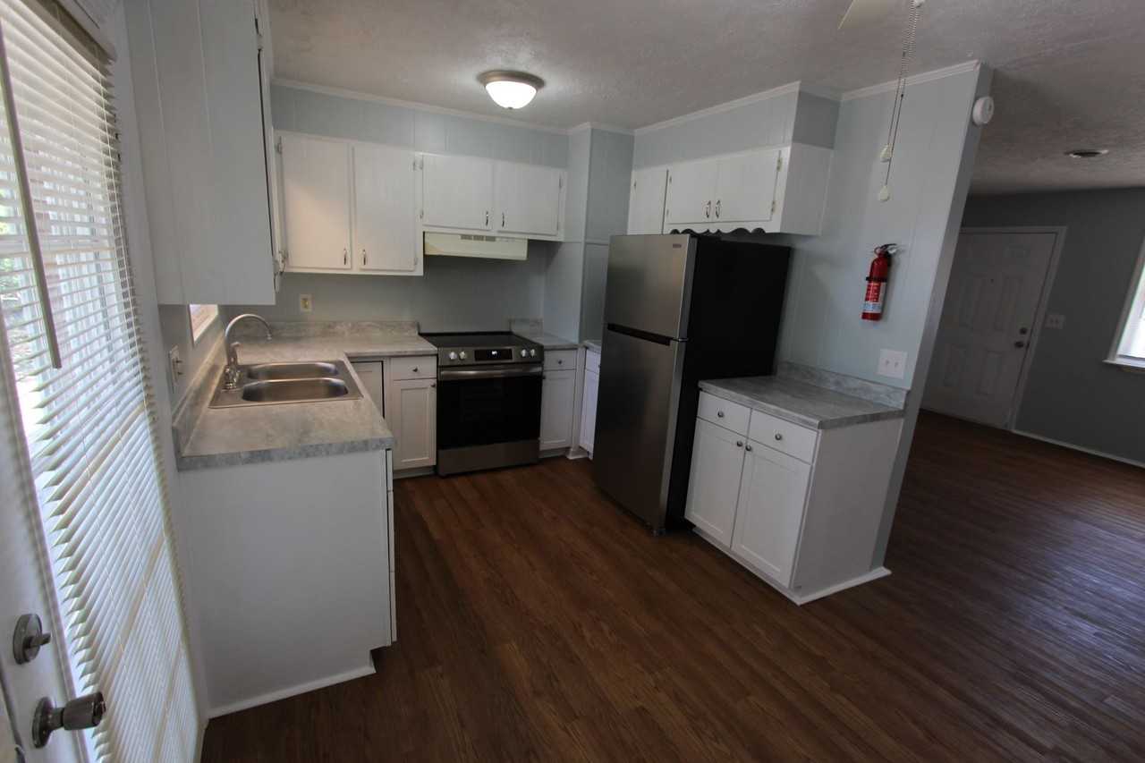 2071 Fernwood Cir - Photo 3 of 20