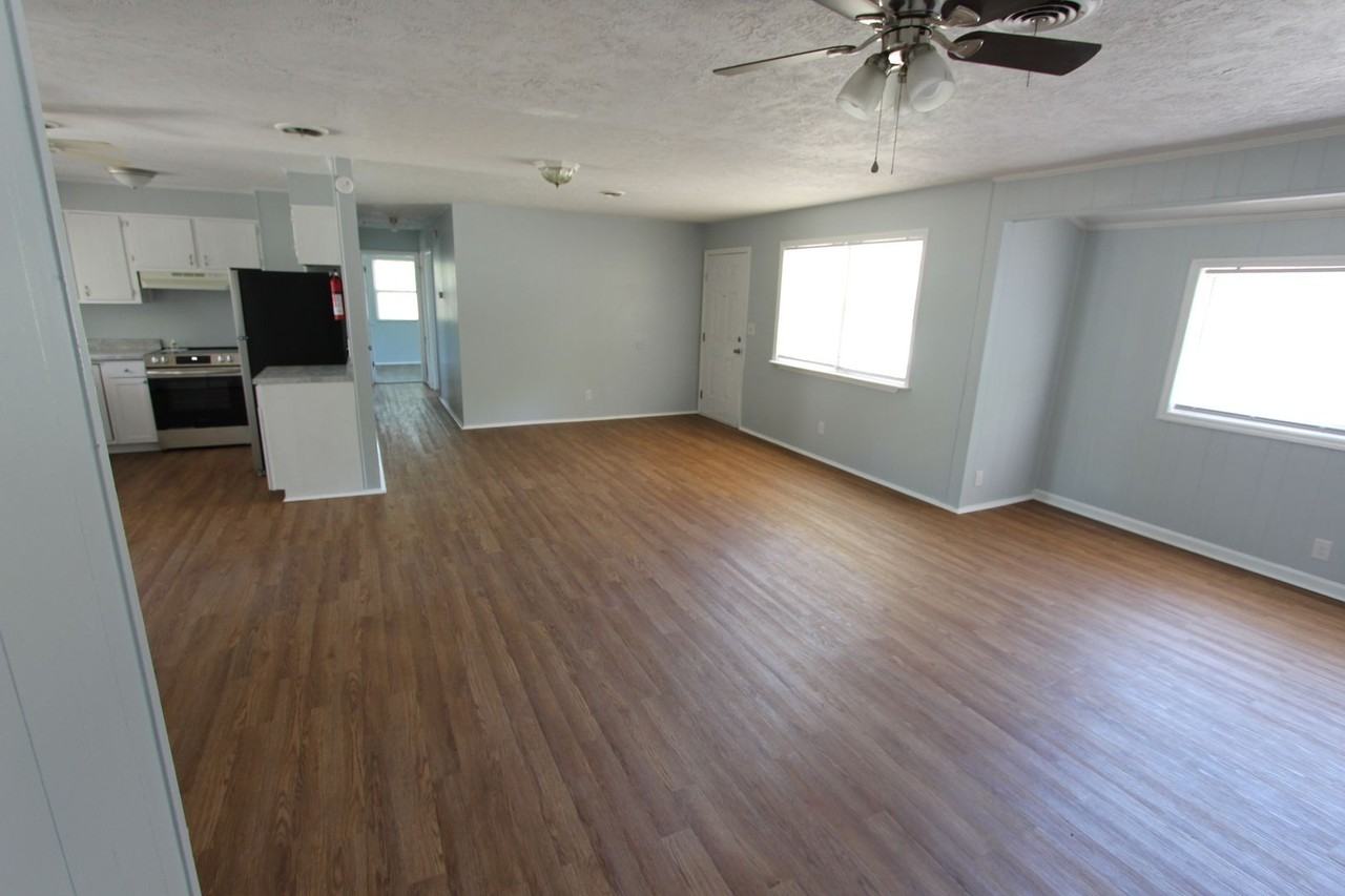 2071 Fernwood Cir - Photo 4 of 20