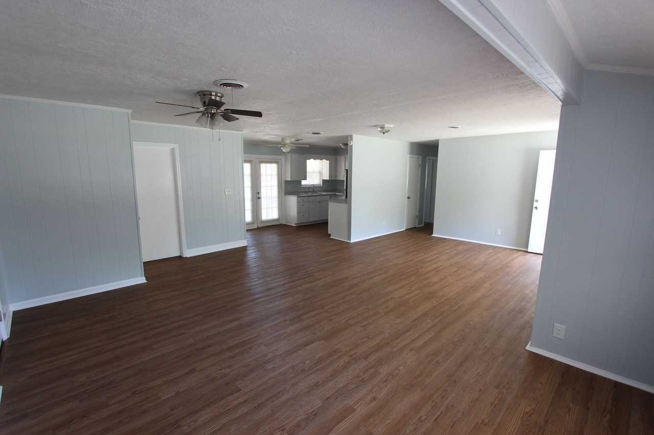 2071 Fernwood Cir - Photo 5 of 20