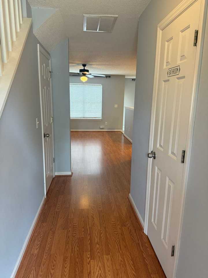 5048 Bartholomews Ln - Photo 2 of 16