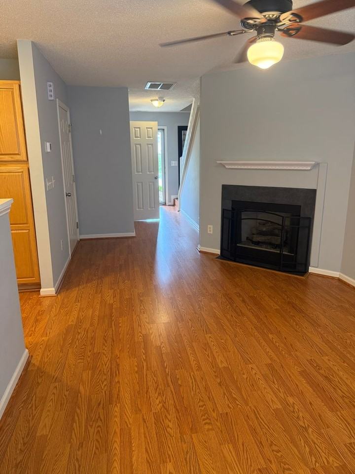 5048 Bartholomews Ln - Photo 4 of 16