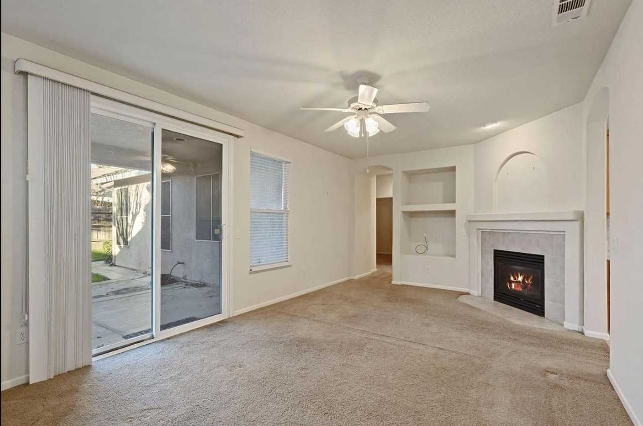 1911 Lexington Dr - Photo 4 of 30