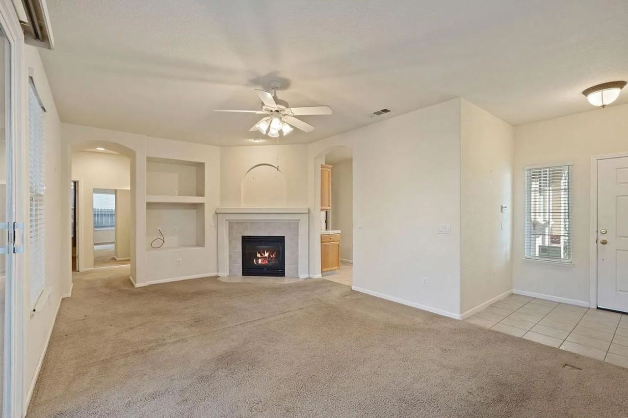 1911 Lexington Dr - Photo 5 of 30