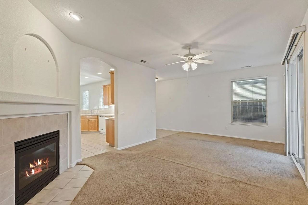 1911 Lexington Dr - Photo 6 of 30