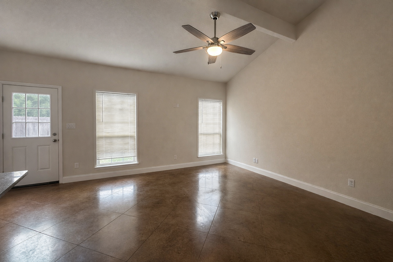 21425 Patton Ave - Photo 2 of 10