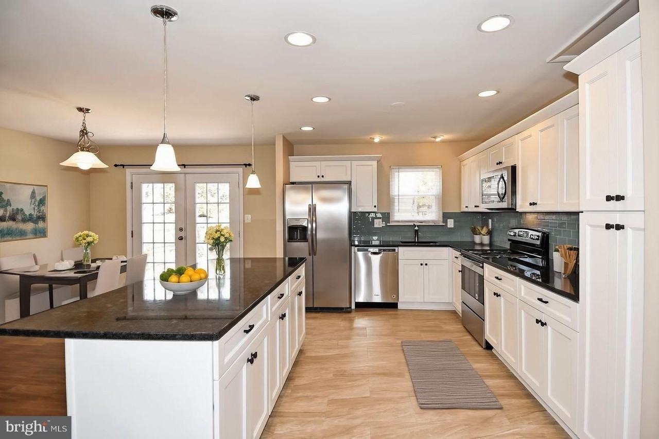1209 Marton St - Photo 5 of 16