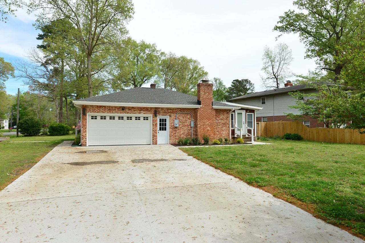 817 Englewood Dr - Photo 3 of 46