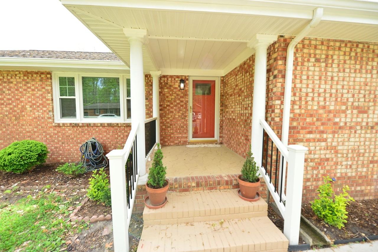 817 Englewood Dr - Photo 5 of 46