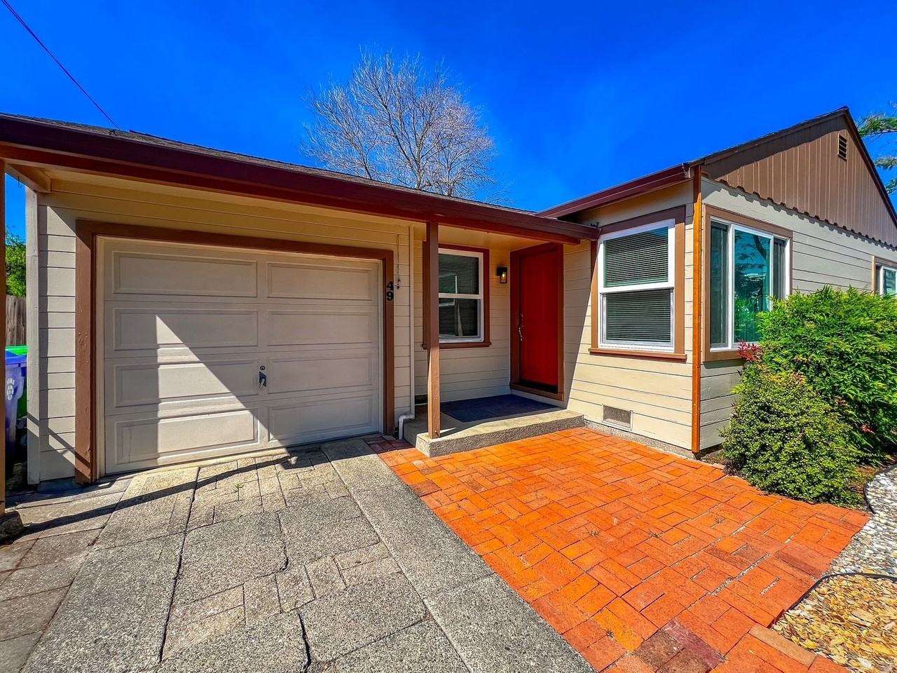 49 Archer Ave - Photo 3 of 22