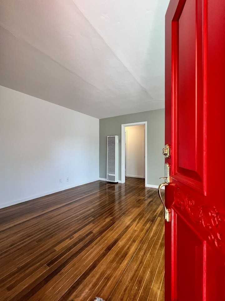 49 Archer Ave - Photo 4 of 22