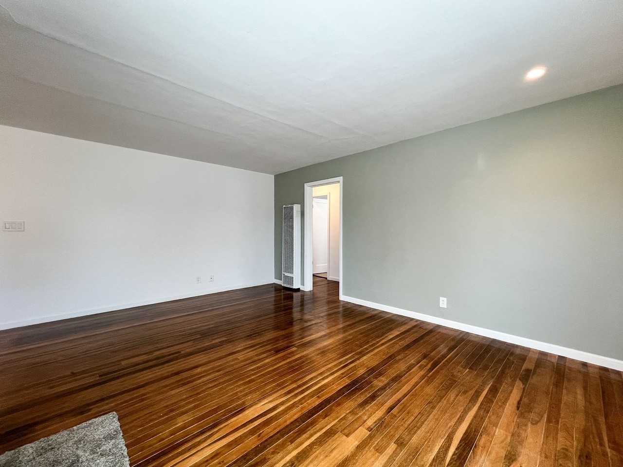 49 Archer Ave - Photo 5 of 22