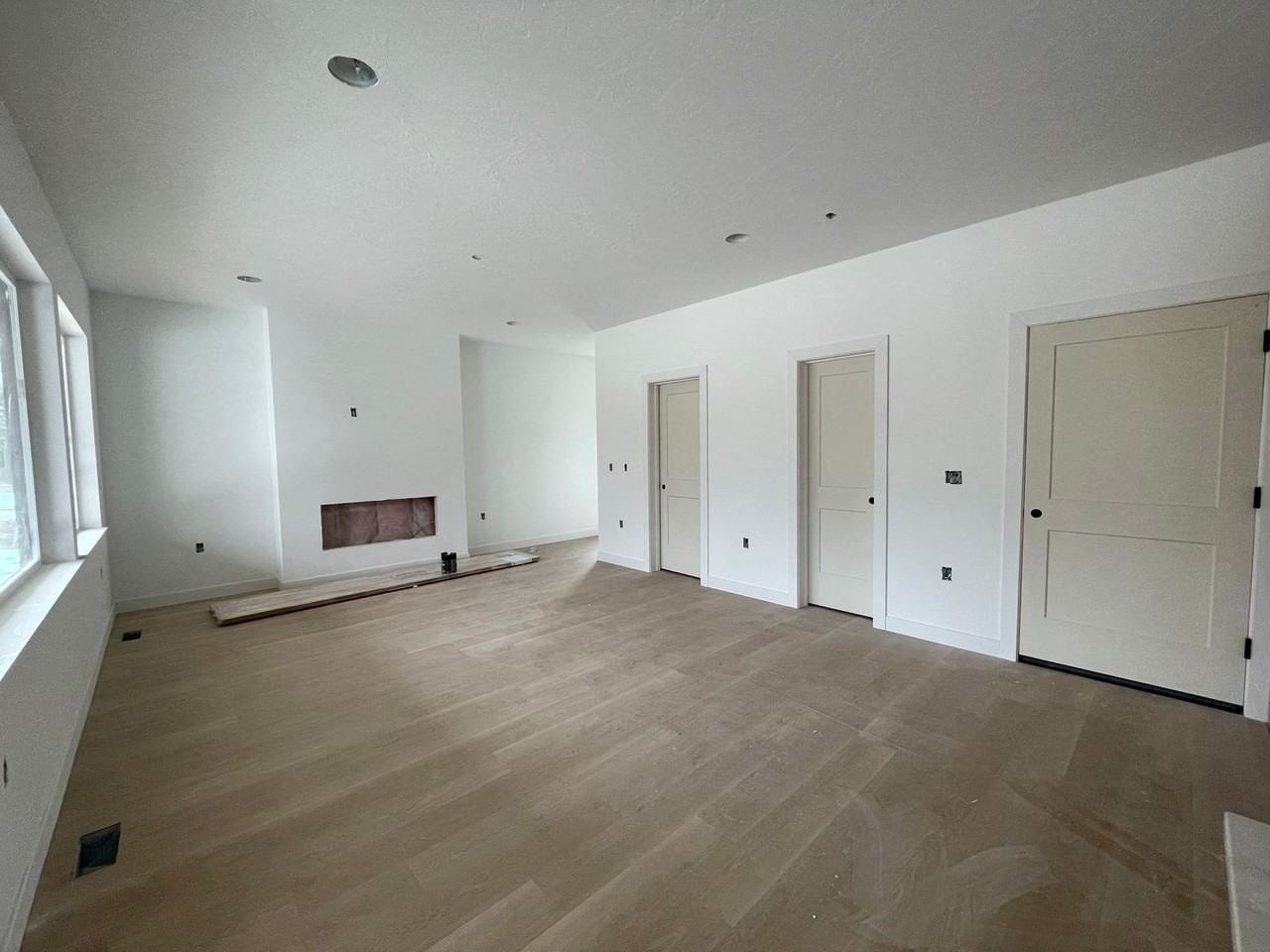 561 Ashbrook St. - Photo 6 of 28