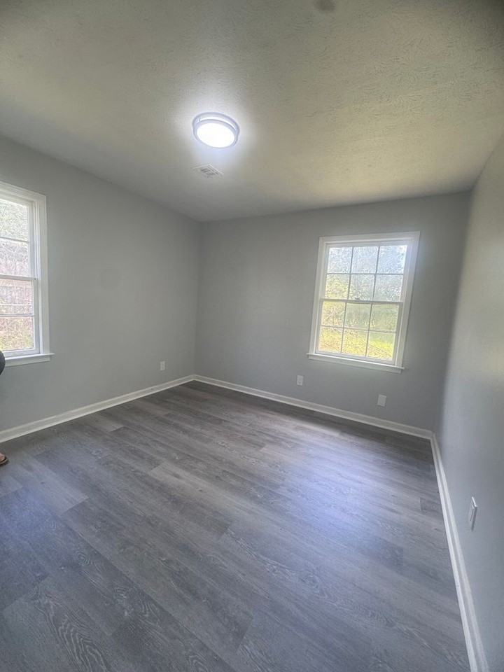 4611 Virginia Loop Rd - Photo 2 of 5