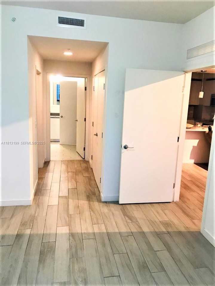 999 Southwest 1st Avenue #2508 - Photo 4 of 29