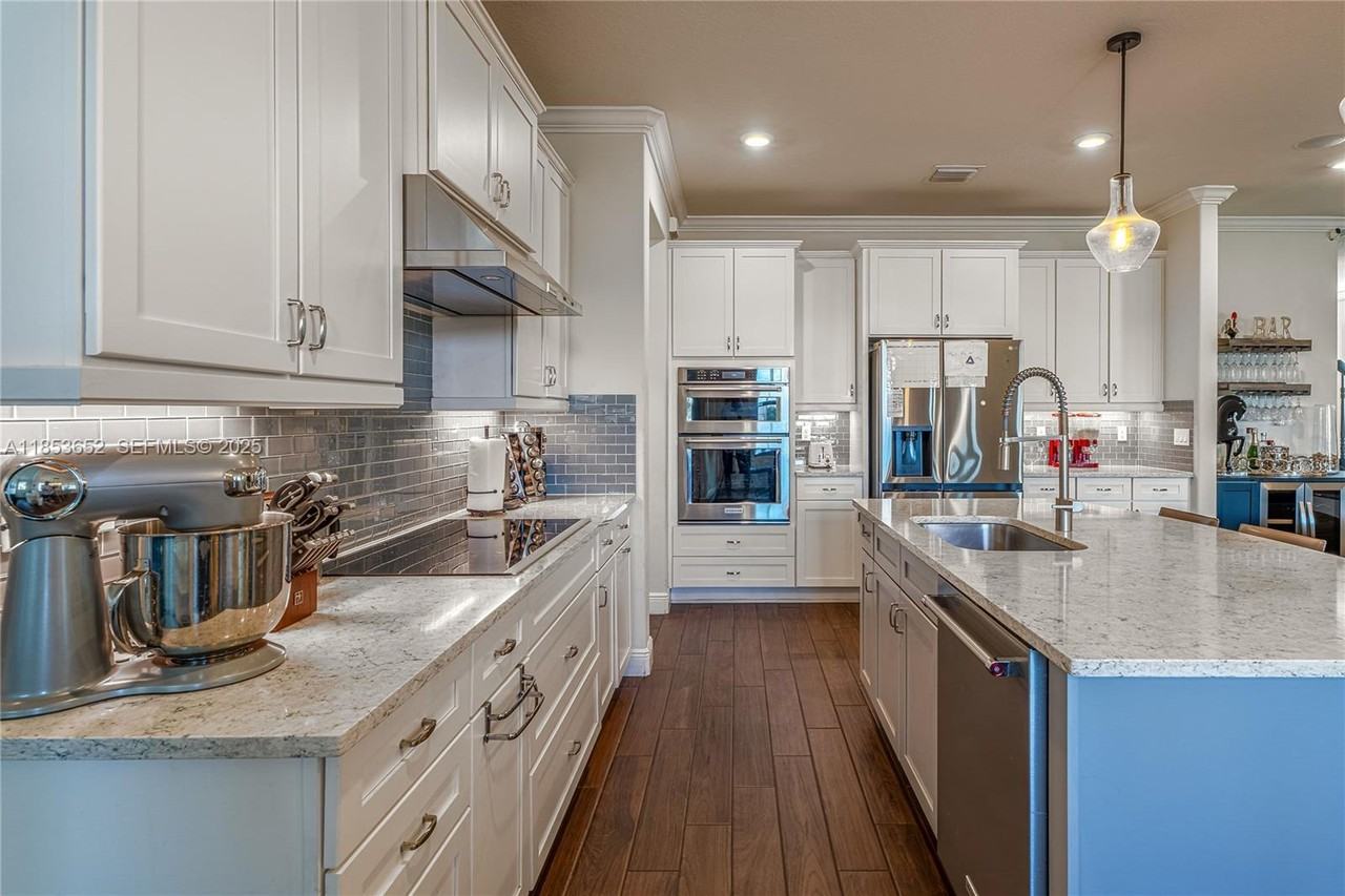 4658 Greenway Drive - Photo 2 of 52