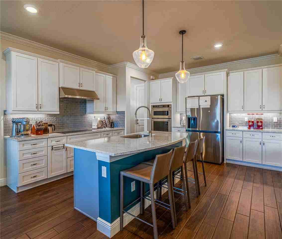 4658 Greenway Drive - Photo 3 of 52