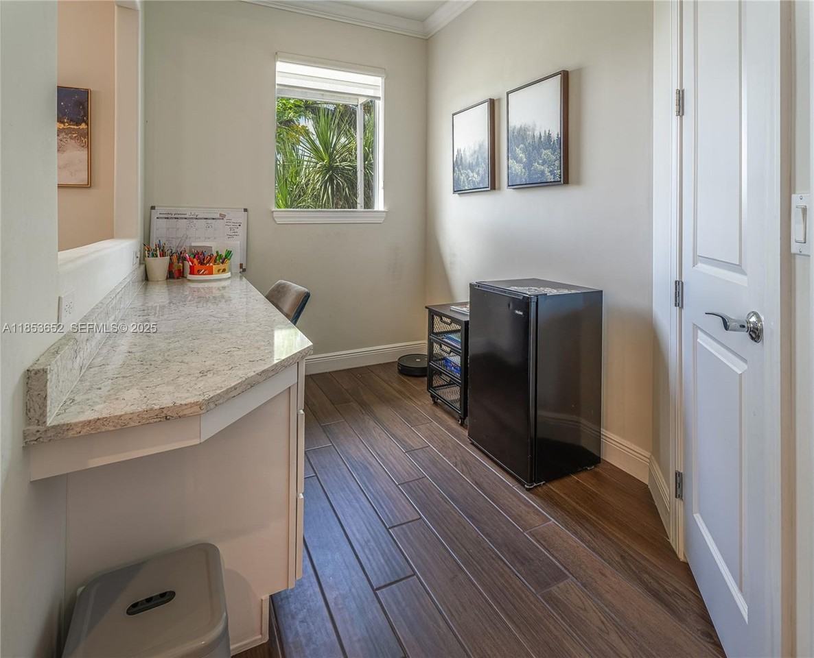 4658 Greenway Drive - Photo 4 of 52