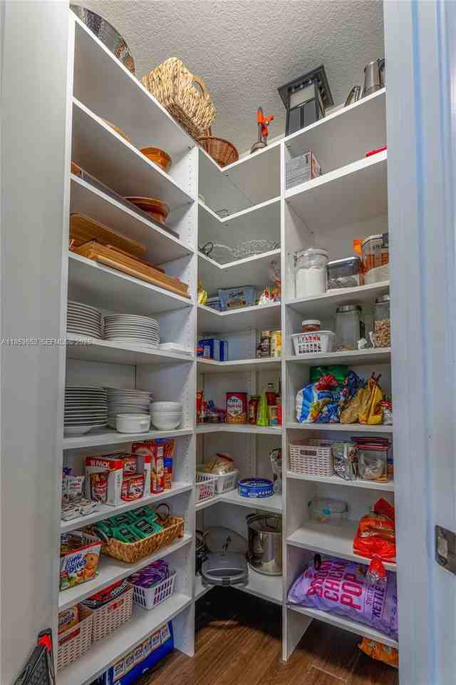 4658 Greenway Drive - Photo 7 of 52