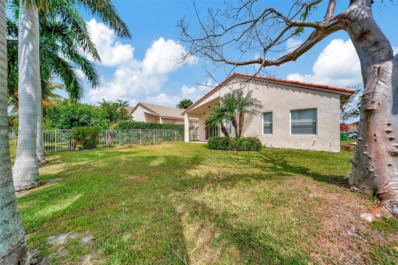 7314 Northwest 19th Court - Photo 5 of 59