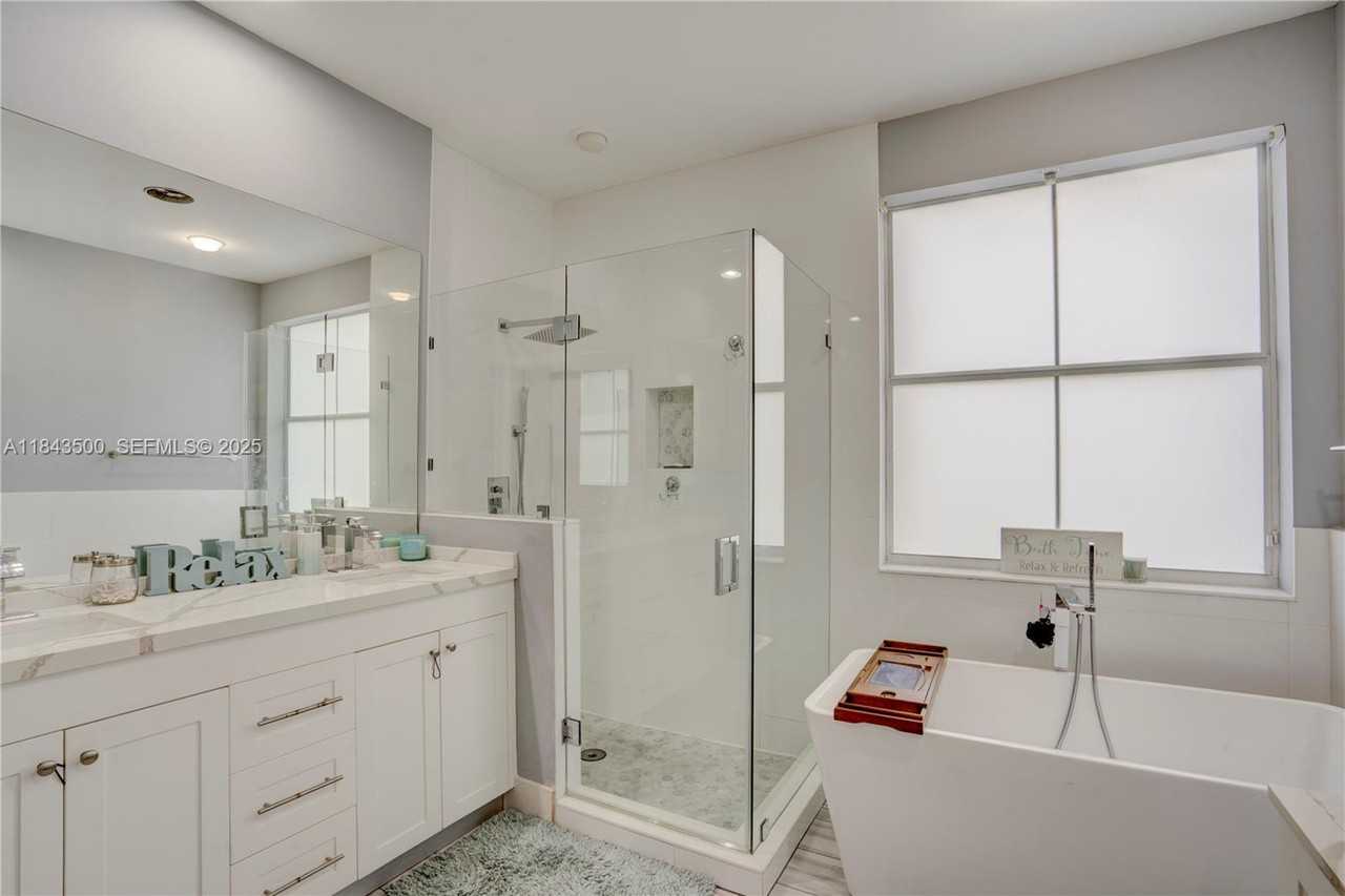 1364 Harbor View West #0 - Photo 4 of 26