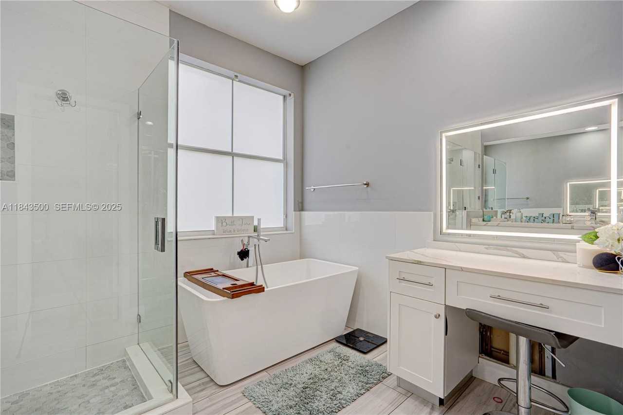 1364 Harbor View West #0 - Photo 5 of 26