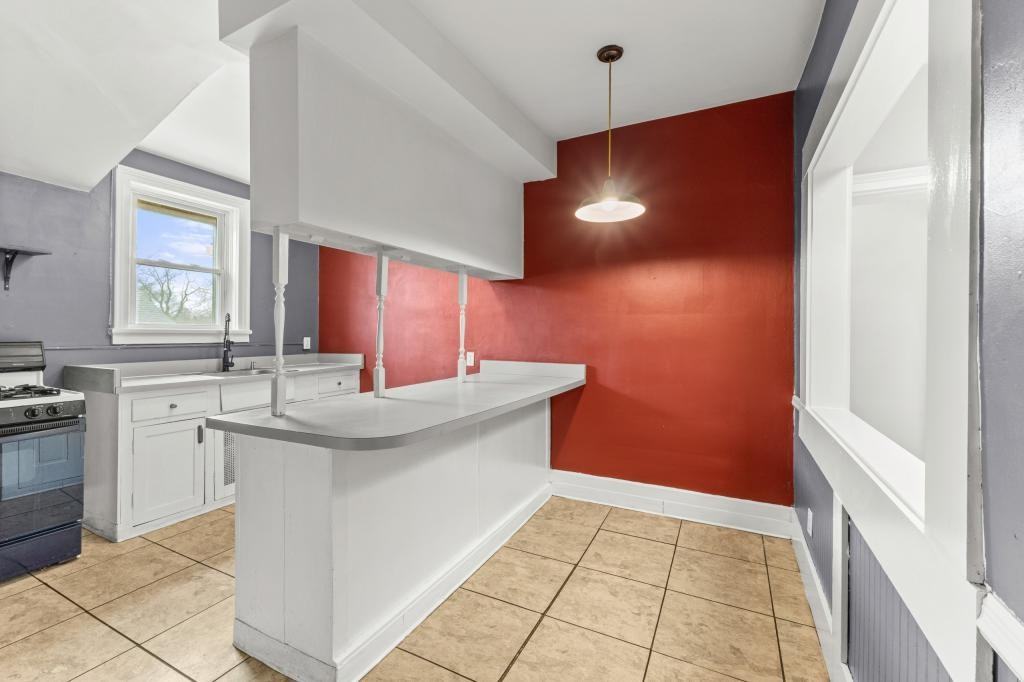 338 W 10th St #4 - Photo 4 of 41