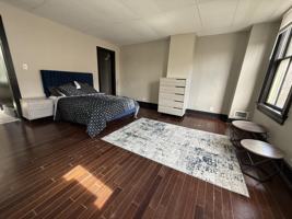 featured image of 7 W Hollister St