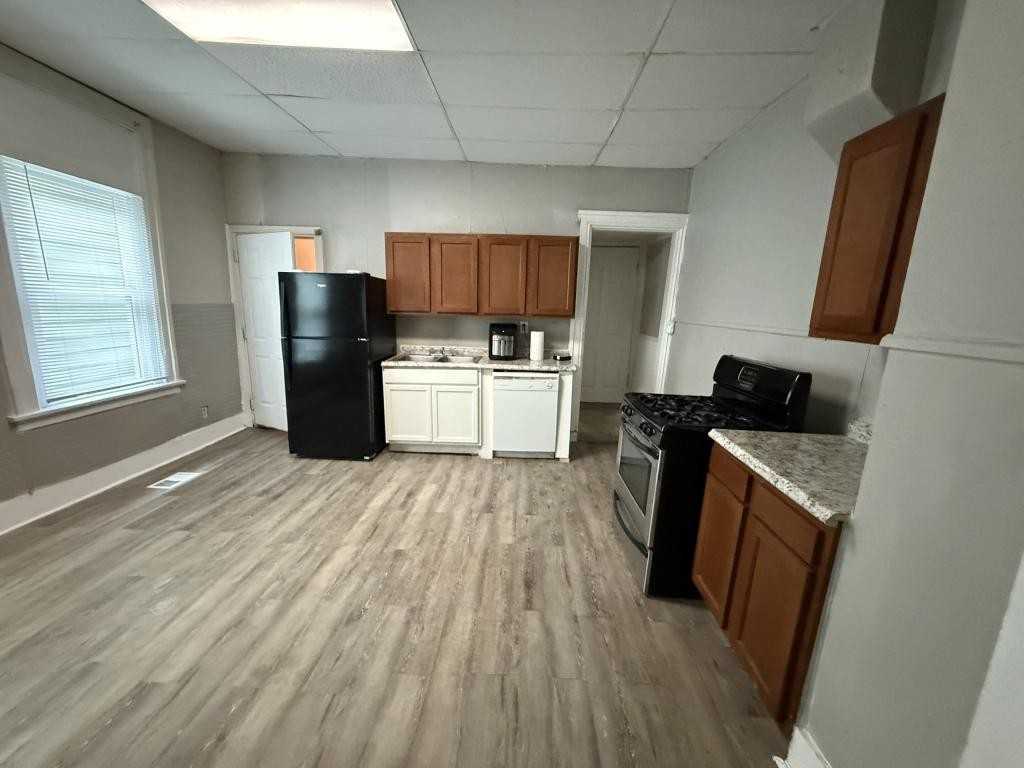 7 W Hollister St - Photo 2 of 9