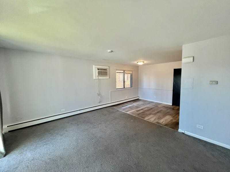 10604 S Oak Tree Dr - Photo 4 of 8