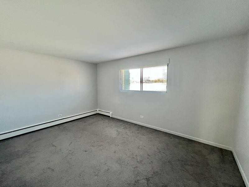 10604 S Oak Tree Dr - Photo 7 of 8