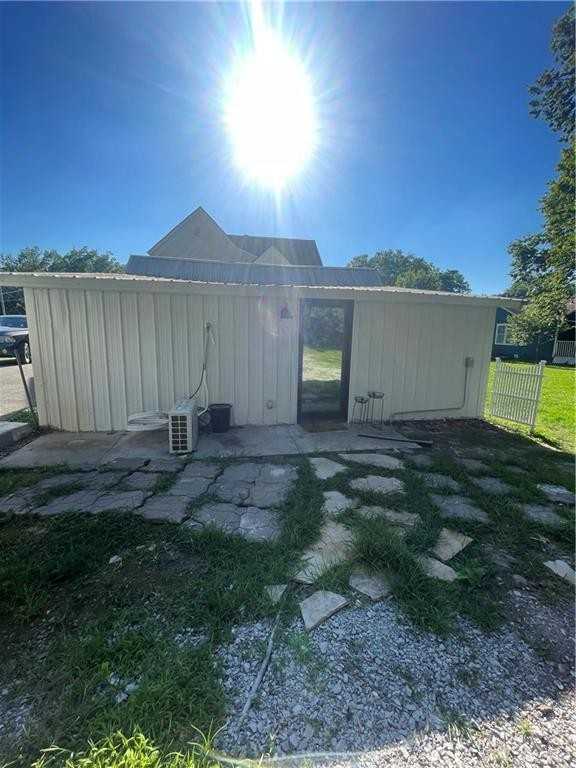 515 S Washington St - Photo 4 of 12