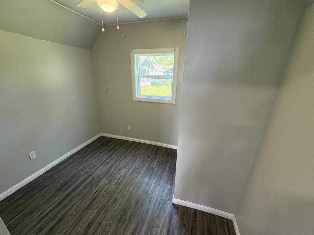 515 S Washington St - Photo 7 of 12