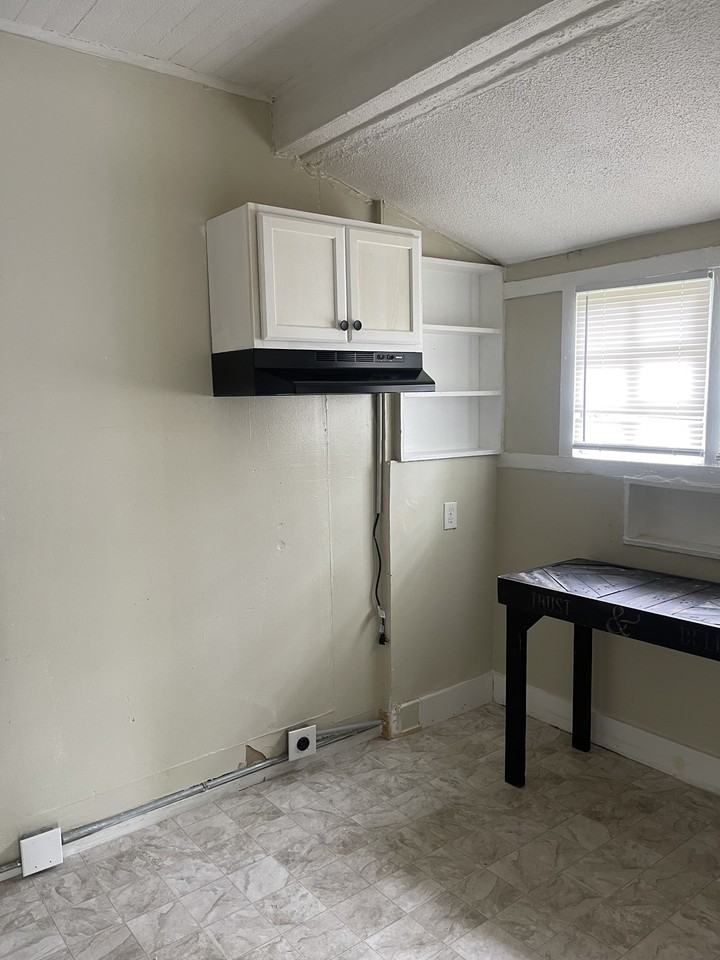 1115 9th Ave #B - Photo 7 of 7