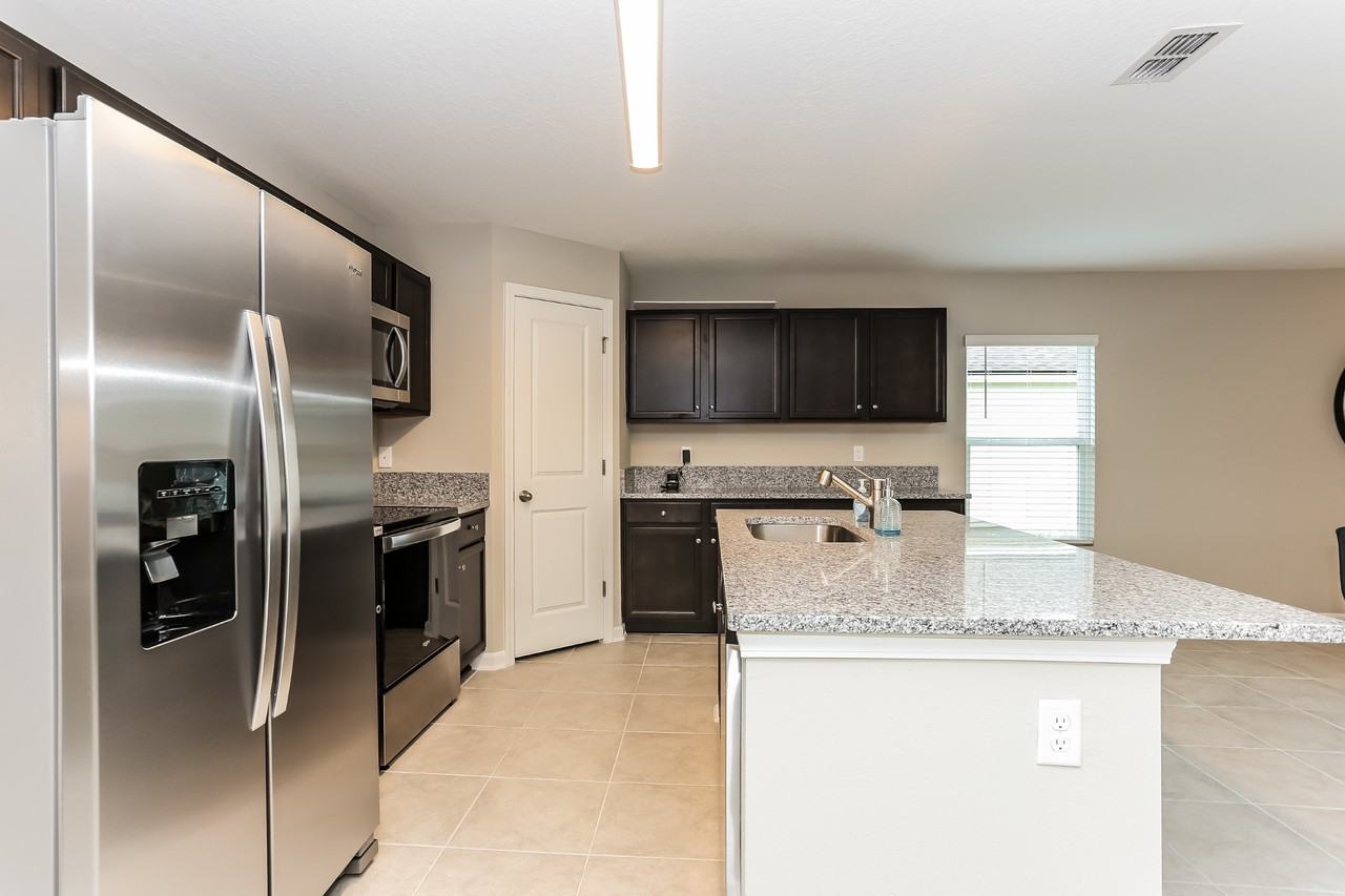 9208 Joannes Way - Photo 7 of 32