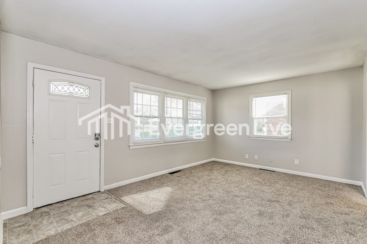 922 Stephens St - Photo 3 of 15
