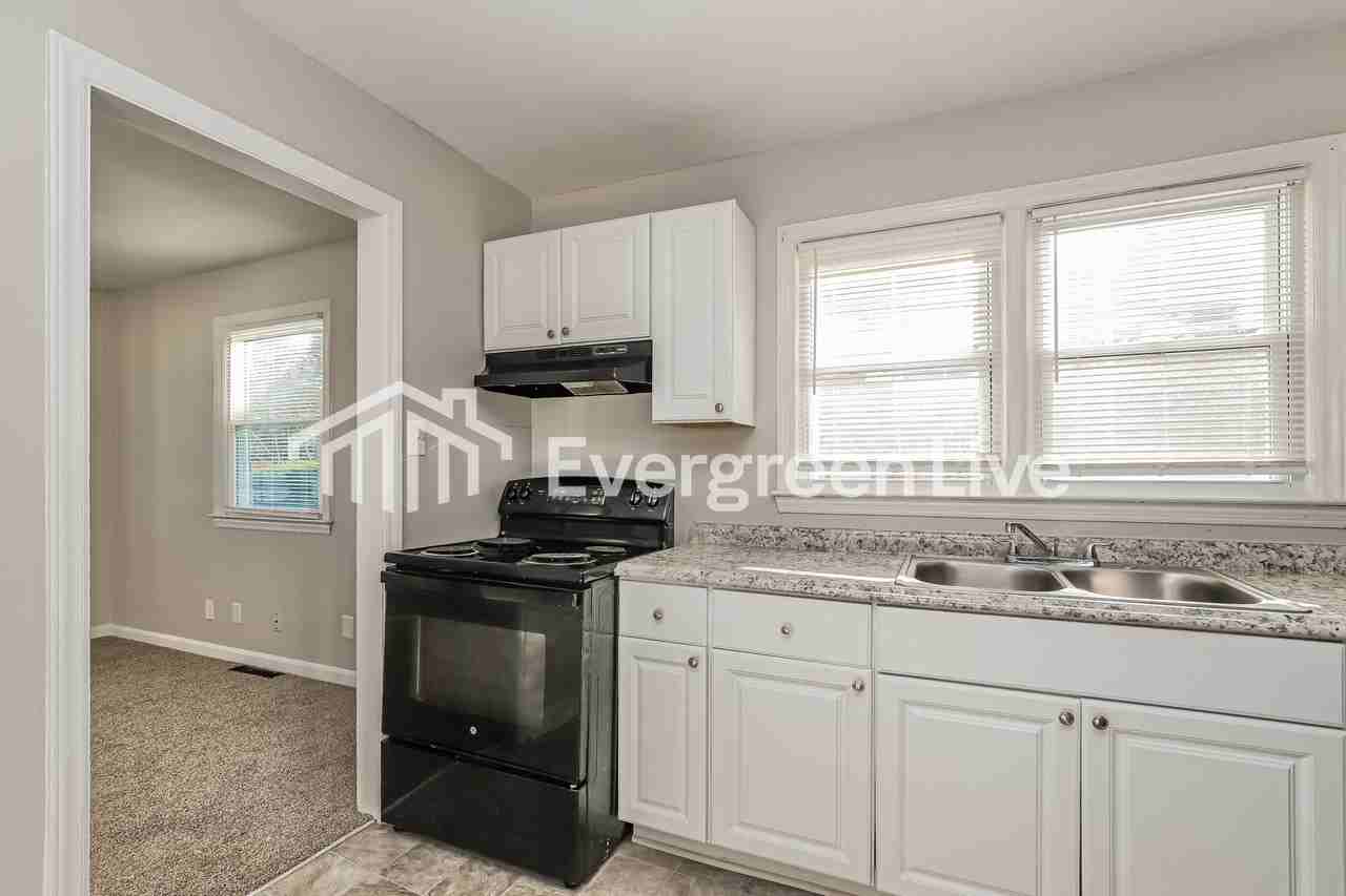 922 Stephens St - Photo 6 of 15