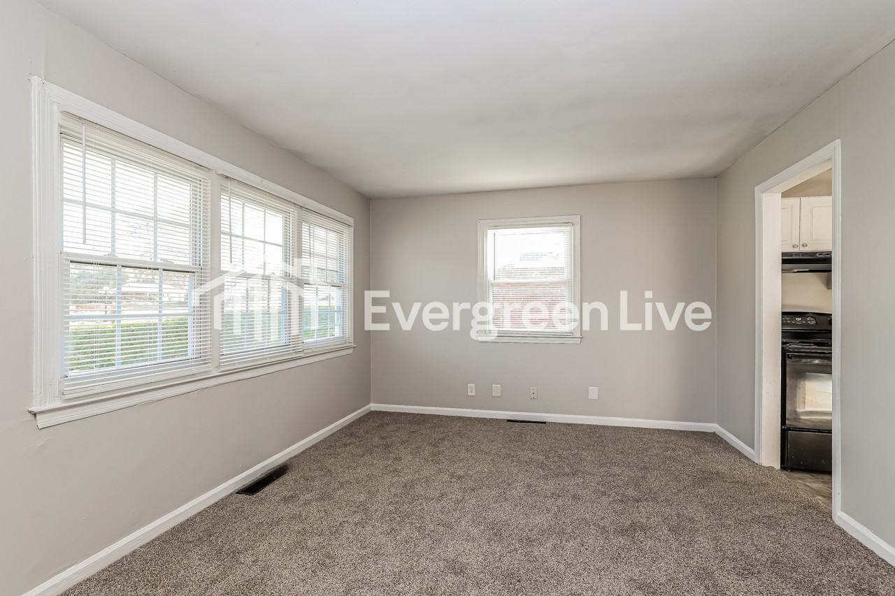922 Stephens St - Photo 7 of 15