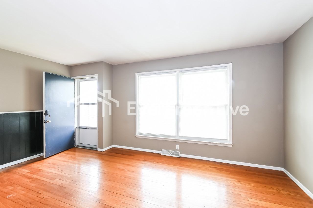 12250 Rollingsford Dr - Photo 3 of 15