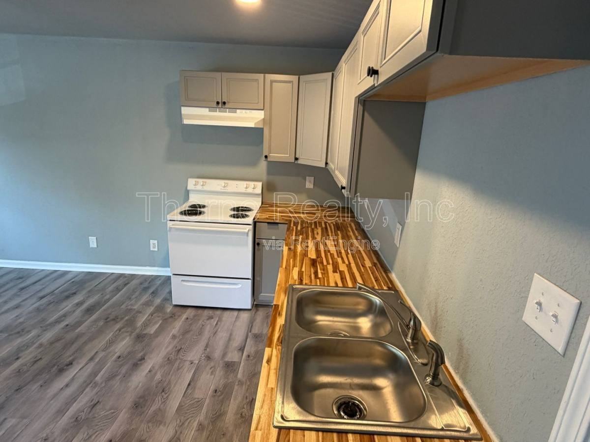 1129 E Grand Ave - Photo 2 of 10