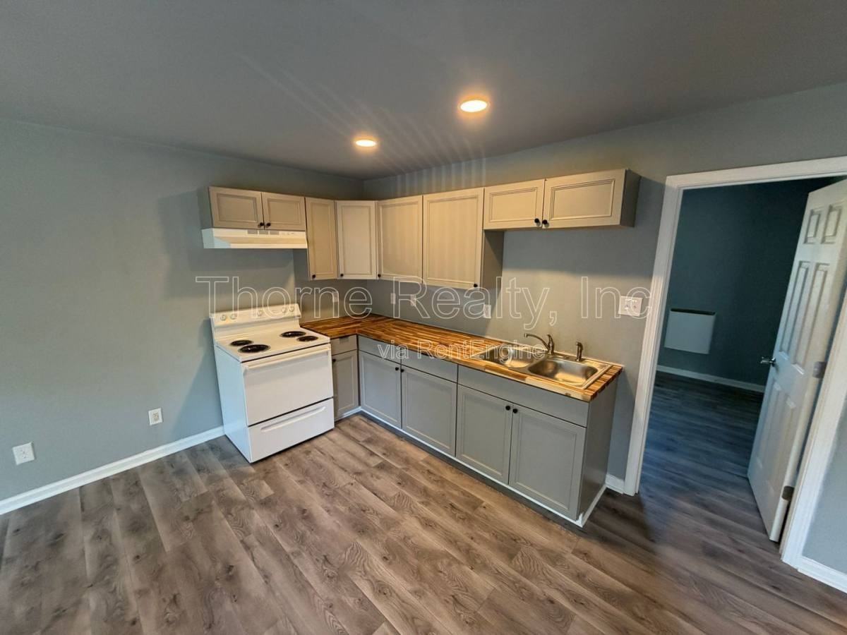 1129 E Grand Ave - Photo 3 of 10
