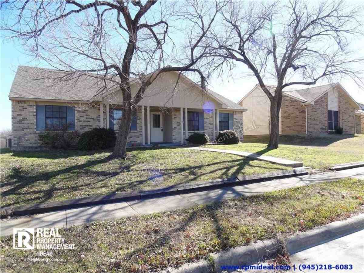 7712 Underwood Dr - Photo 2 of 10