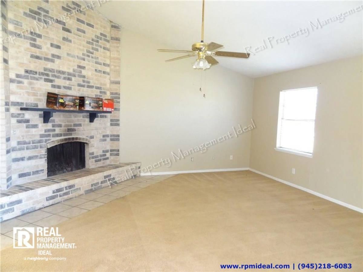 7712 Underwood Dr - Photo 3 of 10