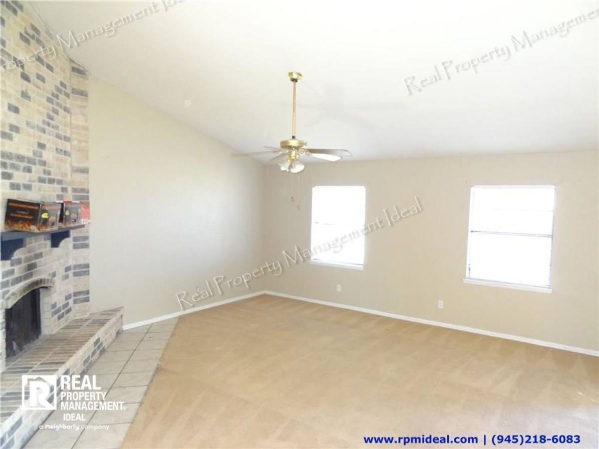 7712 Underwood Dr - Photo 4 of 10