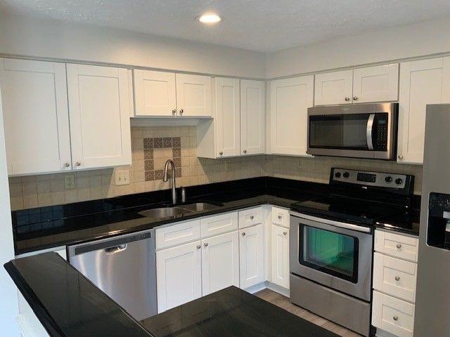 8286 Berryfield Dr - Photo 2 of 13