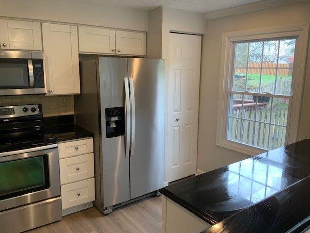 8286 Berryfield Dr - Photo 3 of 13