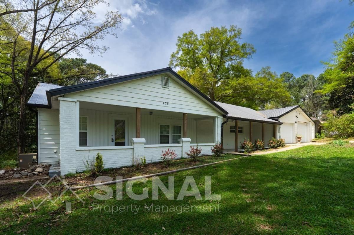 430 Laird Ave - Photo 2 of 10